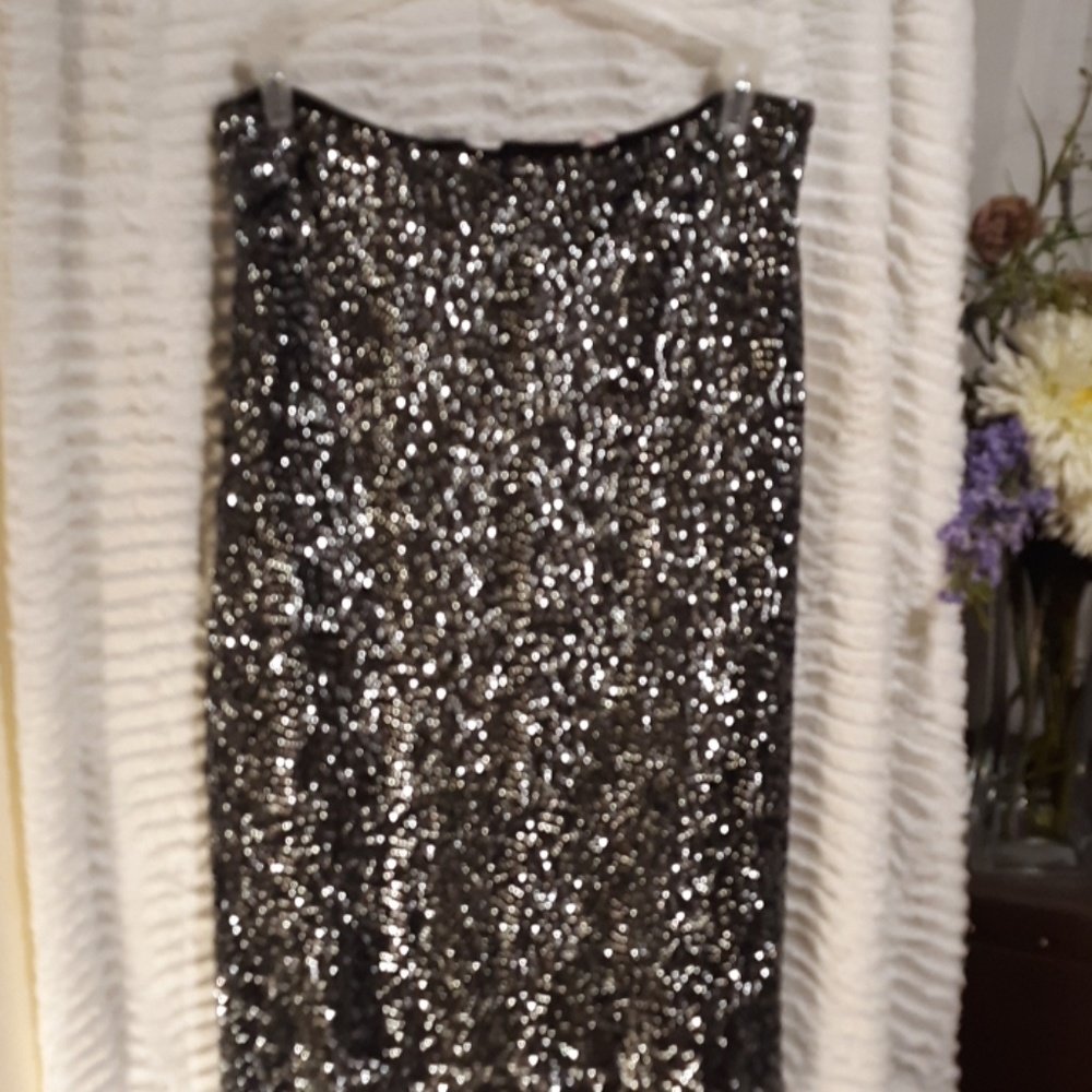 ✔Black and silver sequence midi skirt
